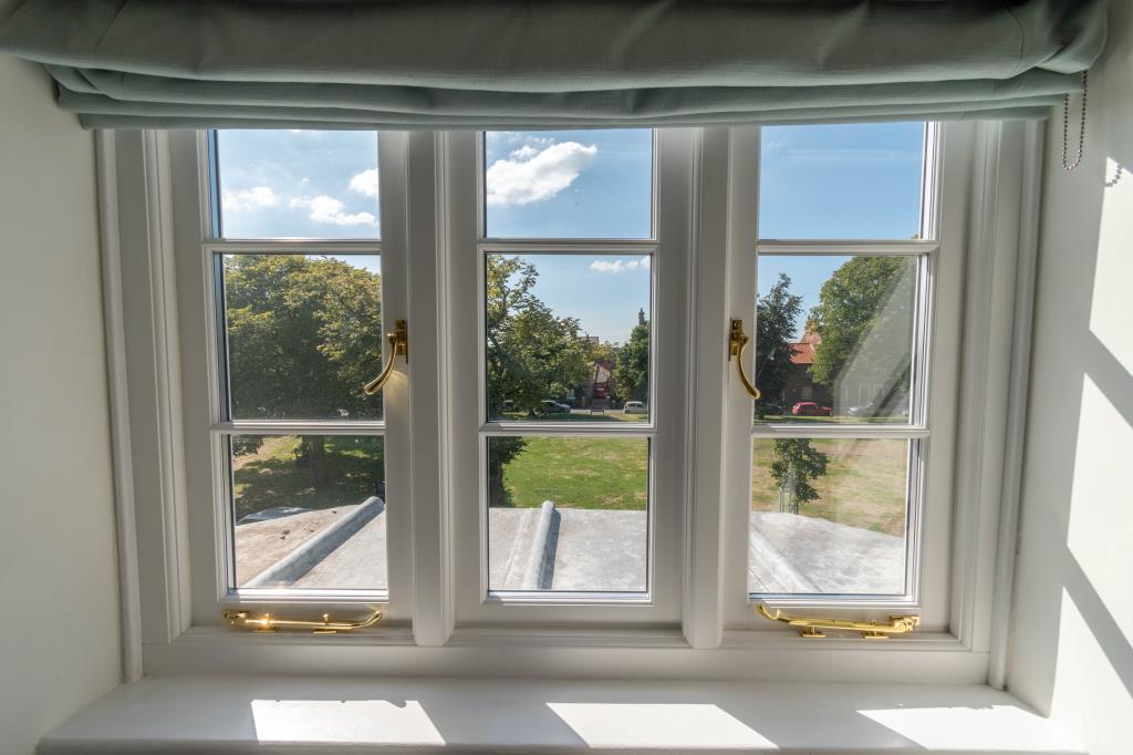Lot: 29 - CHARACTERFUL FLAT IN A DESIRABLE NORFOLK COASTAL TOWN - View from the front window looking out over the Buttlands